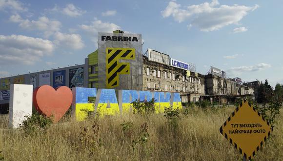Una vista del centro comercial destruido Fabrika en la ciudad de Kherson el 20 de julio de 2022, en medio de la acción militar rusa en curso en Ucrania. (Foto de STRINGER / AFP)