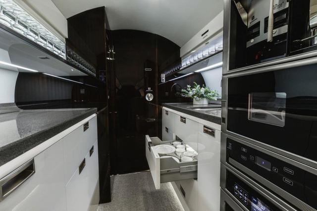 FOTO 10 | El diseño es muy diferente a todos los aviones comerciales, ya que el espacio entre cada asiento es muy amplio para permitir la conversión de sillas a camas. (Foto: Gulfstream)