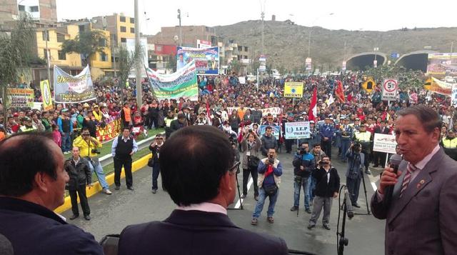 Cabe recordar que en mayo pasado, la Municipalidad de Ate Vitarte abrió el sentido oeste-este como parte de la etapa de prueba o marcha blanca. La construcción de los túneles fue anunciada a mediados del 2012 y recién empezó en el 2014, entre protestas de