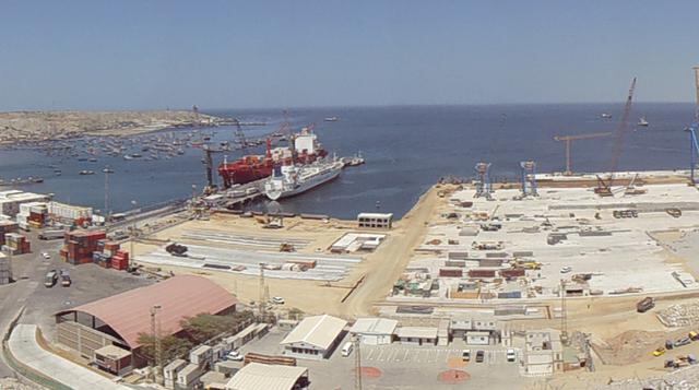 Diciembre 2013: Colocación de adoquines.