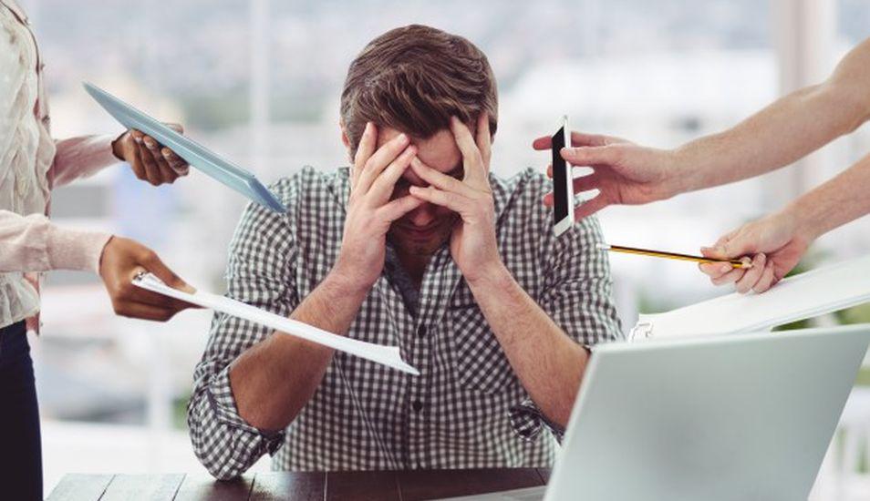 Si tiene dificultades con la ansiedad en el trabajo, lo más probable es que también pare malhumorado y quiera buscar responsables. (Foto:Freepik)