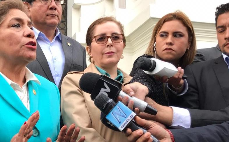 Rosa Bartra participó en una conferencia de prensa desde el Congreso para criticar al procurador Jorge Ramírez. (Foto: GEC)