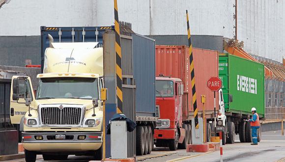 De los 33,000 camiones de carga pesada que recorren la ciudad solo 700 se convirtieron a gas natural hasta el 2021.(Foto: GEC)
