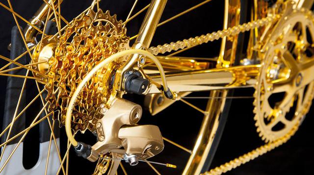 Desde la manivela hasta los rayos de las llantas y cada eslabón de la cadena son dorados. (Foto: Mega Ricos)
