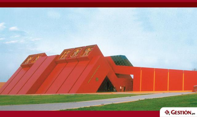 Museo Tumbas Reales de Sipán Está ubicado en Lambayeque, en la Av. Juan Pablo Vizcardo y Guzmán N° 895 y cuenta con un horario de atención de Lunes a Viernes de Martes a Domingo de 09:00 a.m. a 5:00 p.m.