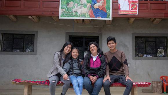 Yenifer Paredes (a la izquierda) también es la hija no biológica del presidente Pedro Castillo. Foto: Andina