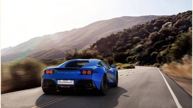 El Arrinera Hussarya, el cual mide 4450 mm de largo por 2056 mm de ancho, con una altura de 1190 mm, cuenta con un sistema de suspensión independiente y frenos de rendimiento de 350 mm. (Foto: Megaricos)