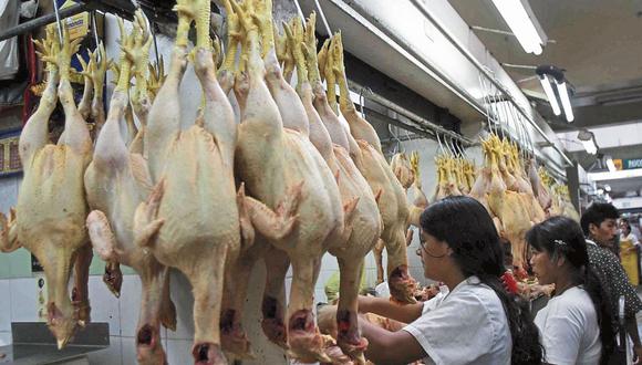 Precio del pollo en los mercados llegó a los 14 soles en algunos mercados durante el mes de marzo y abril.