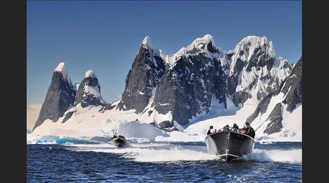 Lanchas en el canal de Lemaire: ¿Navegar entre los icebergs en el canal de Lemaire para dar un vistazo al monte Una Peaks? No hay problema. ¿Visitar el glacial Mar de Weddell? Es posible, gracias a la capacidad relativamente pequeña del M/Y Legend. La may