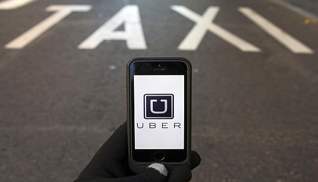 Los taxistas han realizado protestas en Barcelona para exigir una nueva regulación que limite la competencia directa de Uber y Cabify. (Foto: Reuters)<br>