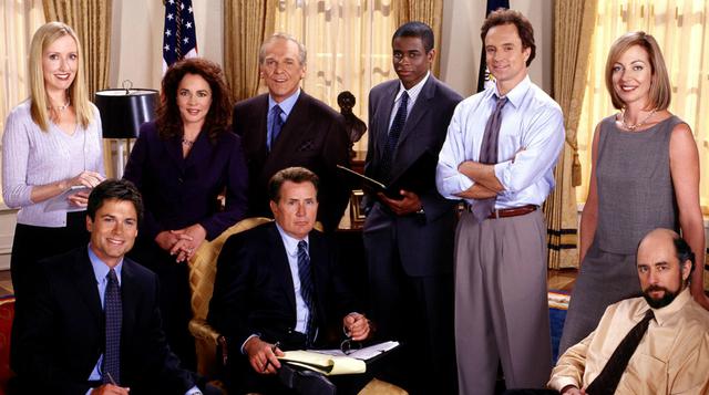15. The West Wing (1999-2006). En una época marcada por la administración Bush, nació The West Wing, un drama político de la NBC que mostraba a los Estados Unidos el mundo que anhelaban, bajo el mandato del presidente ficticio Josiah Bartlet. (Foto: NBC).