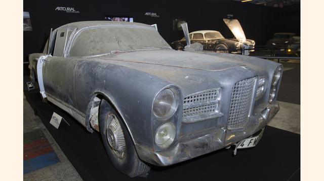 La subasta, que forma parte de la Expo Retromobile, se realizará el 6 de febrero. Aquí un Facel Vega Excellence. (Foto: AP)
