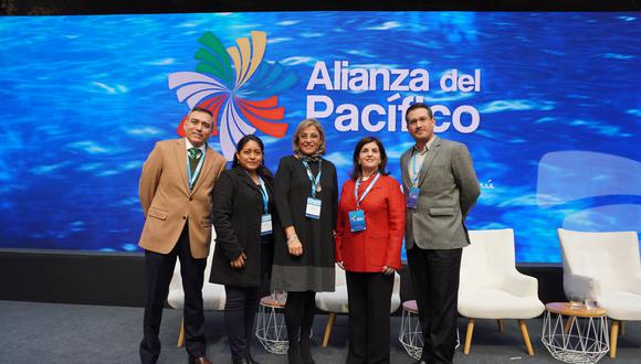 La viceministra de Turismo, Madeleine Burns, (al medio) sostuvo reuniones también con representantes turísticos de Chile. Foto: Mincetur.