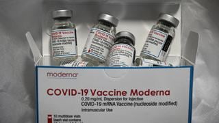 Los CDC de EE.UU. respaldan vacuna contra el COVID de Moderna para adolescentes y niños mayores