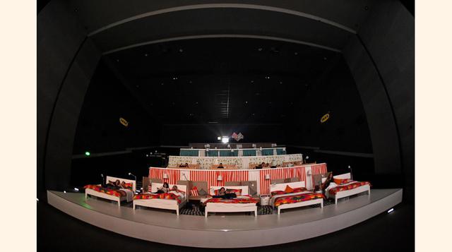 En la sala se han colocado varias piezas de cinco modelos y tamaños distintos de camas para demostrar su comodidad a los amantes. (Foto: eluniverso)