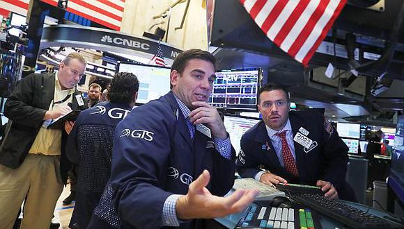 El índice industrial Dow Jones subía 1.07% hasta 25,813.56 puntos este lunes. (Foto: AFP)