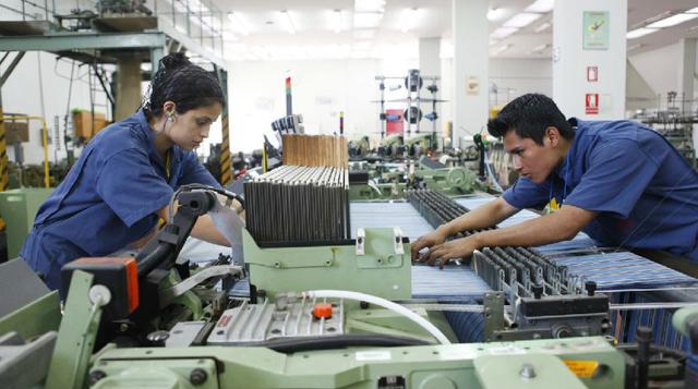 Jueves. Los institutos podrán otorgar el grado de bachiller desde el segundo semestre, en el marco de la nueva Ley de Institutos, informó el Senati. Con el bachillerato los egresados podrán estudiar una maestría (foto: Gestión).
