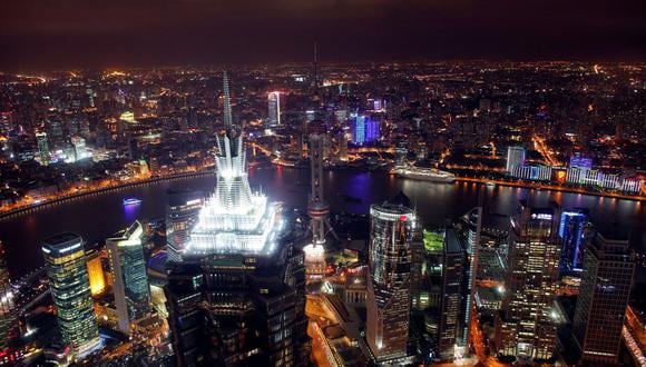 Una vista del horizonte de la ciudad desde el edificio del Centro Financiero de Shanghai. REUTERS/Carlos Barria/File Photo