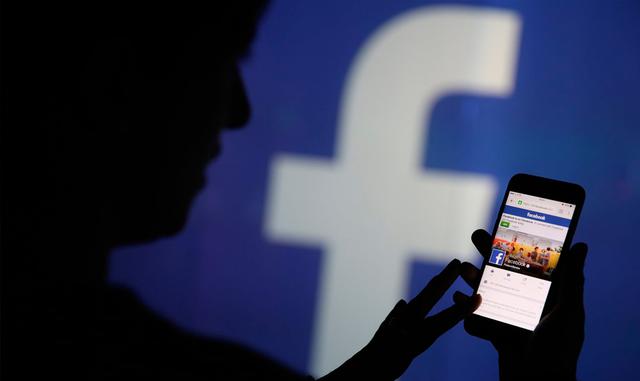 FOTO 5 | 5. Más transparencia en publicidad política: en los próximos meses se introducirán etiquetas para anuncios políticos y de temas que indiquen quién pagó por ellos. Facebook también está probando una herramienta que muestra todos los anuncios que se está ejecutando en una determinada página y planea lanzarlo en todo el mundo en el verano de 2018. (Foto: Getty)