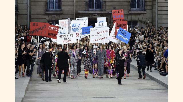 El show de Chanel fue diseñado como protesta por la igualdad de hombres y mujeres. (Foto: getty)