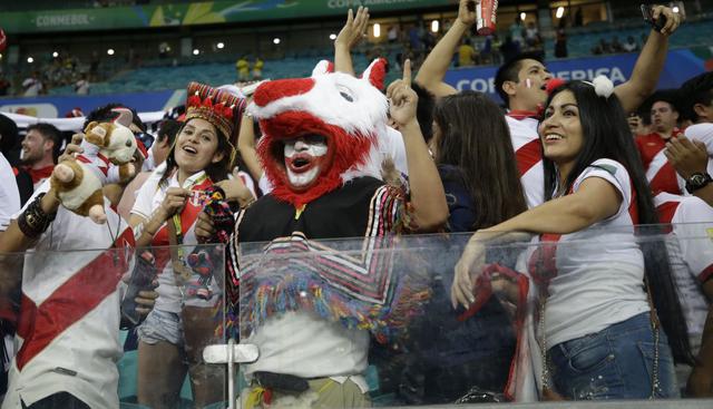 FOTO 2 | Betsson da como ganador más probable a Chile, pues este paga 1.94, mientras que una apuesta por Perú multiplica por 4.75. En caso de empate, paga 3.25. (Foto: AP)