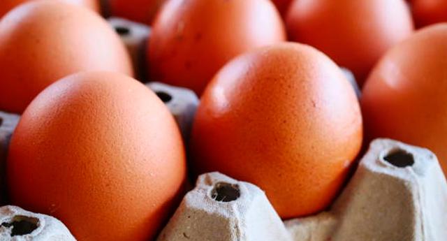 FOTO 10 | 10. El lanzamiento de huevo "Tienes dos huevos. Necesito que me digas cuál es la altura máxima desde la que puedes lanzar un huevo al suelo sin que se rompa. ¿Cómo lo harías? ¿Cuál es la mejor solución?"  (Foto: iStock)