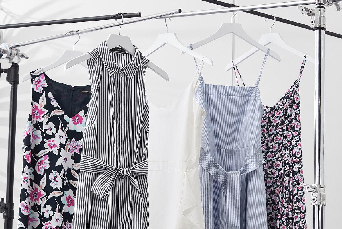 Los vestidos florales son una buena alternativa cuando no sabes qué ponerte y necesitas salir del apuro rápidamente. (Foto: Banana Republic Perú)