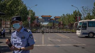 China impone nuevo confinamiento ante rebrote de coronavirus en barrios de Pekín 
