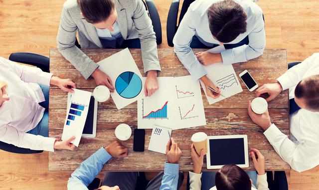 No contar con estrategia. La estrella de los brokers pidió a los presentes que hagan un día esto en sus casas: Siéntense a oscuras en la sala, cierren los ojos e imaginen un gran cheque de US$ 500,000. Después, piensen en lo que tienen que hacer para tene