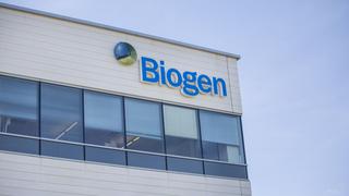 Biogen encara fuertes críticas a su fármaco para el alzhéimer
