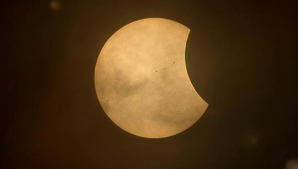 Durante Eclipse solar, la Luna pasa entre el Sol y la Tierra, creando un impresionante efecto de oscuridad momentánea en el cielo (Foto: Pexels)