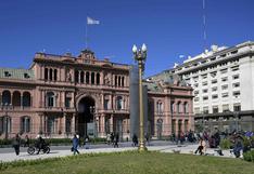Fitch degrada nota de deuda Argentina y advierte riesgo de default