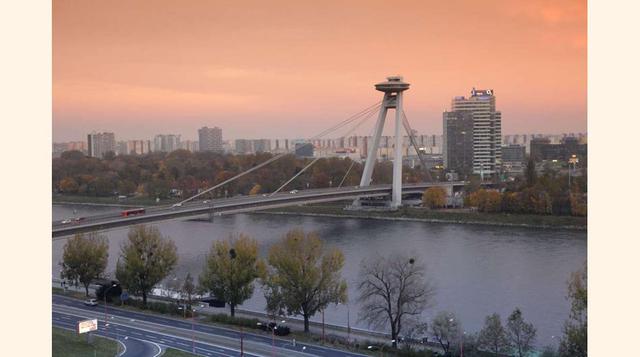 Bratislava – Eslovaquia, antes de marzo de 1919, la capital de Eslovaquia tuvo varios nombres, incluyendo Presporok o Pressburg debido a su herencia alemana, y Pozsony, debido a su herencia húngara.Tan pronto como surgió el nuevo país, los activistas eslo