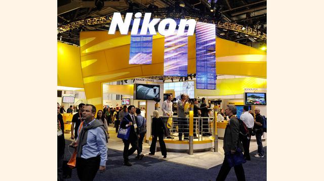 Nikon | Incorporada En 1917 (100 Años) . Nikon se formó con la unión de tres manufactureras ópticas japonesas en 1917 y fue después de la Segunda Guerra Mundial que la marca se convirtió en sinónimo de cámaras de foto y víde. Durante la segunda mitad del 