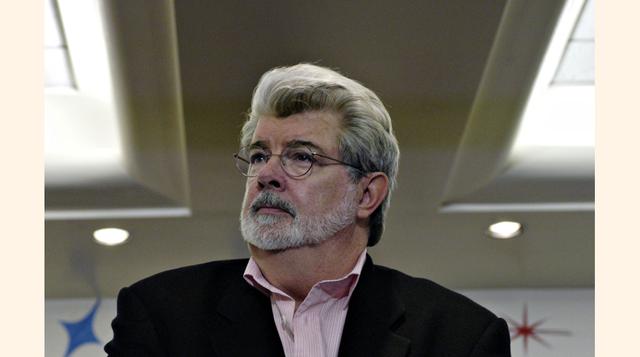 George Lucas no cobró nada por La guerra de las galaxias, pero exigió el total de los beneficios de los productos relacionados con la saga: muñecos, camisetas, póster, etc. En 1975, Fox creyó que había estafado a Lucas, pero el fenómeno consumista fue tan