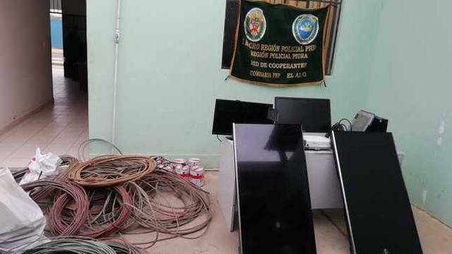 Los detenidos fueron trasladados a la Sección de Investigaciones de la comisaría de El Alto. (Foto: Mininter)