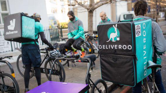 Compañías como Uber y Deliveroo tienen dificultades para cumplir con los fallos judiciales que afecta al núcleo de su modelo de negocio.