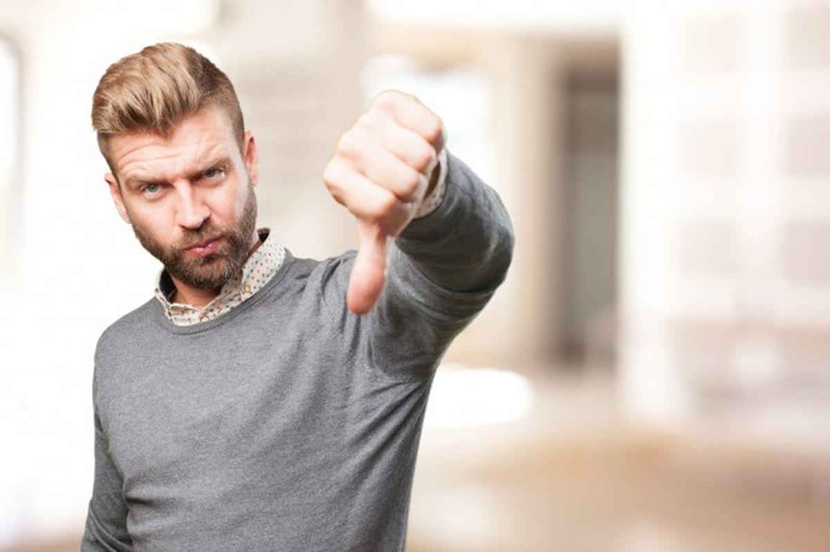 No nos dejemos llevar por ver lo negativo de las cosas y de los demás. Cambiemos esa actitud para mejorar en nuestra vida (Foto: Freepik)