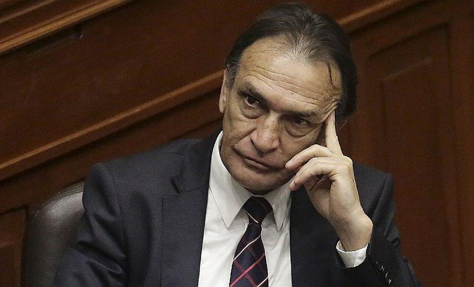 El congresista de Fuerza Popular, Héctor Becerril, es investigado por el Ministerio Público por presuntamente integrar la organización criminal "Los Wachiturros de Tumán". Al ser miembro de la Comisión Permanente, perderá su inmunidad recién en marzo o abril del 2020.