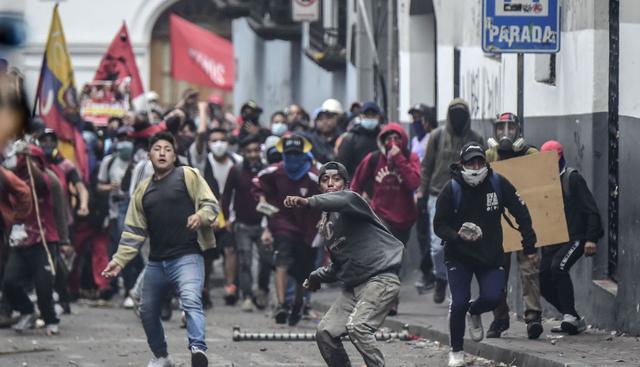 Violentos enfrentamientos en Quito entre grupo de manifestantes y fuerzas de seguridad. (Foto: AFP)