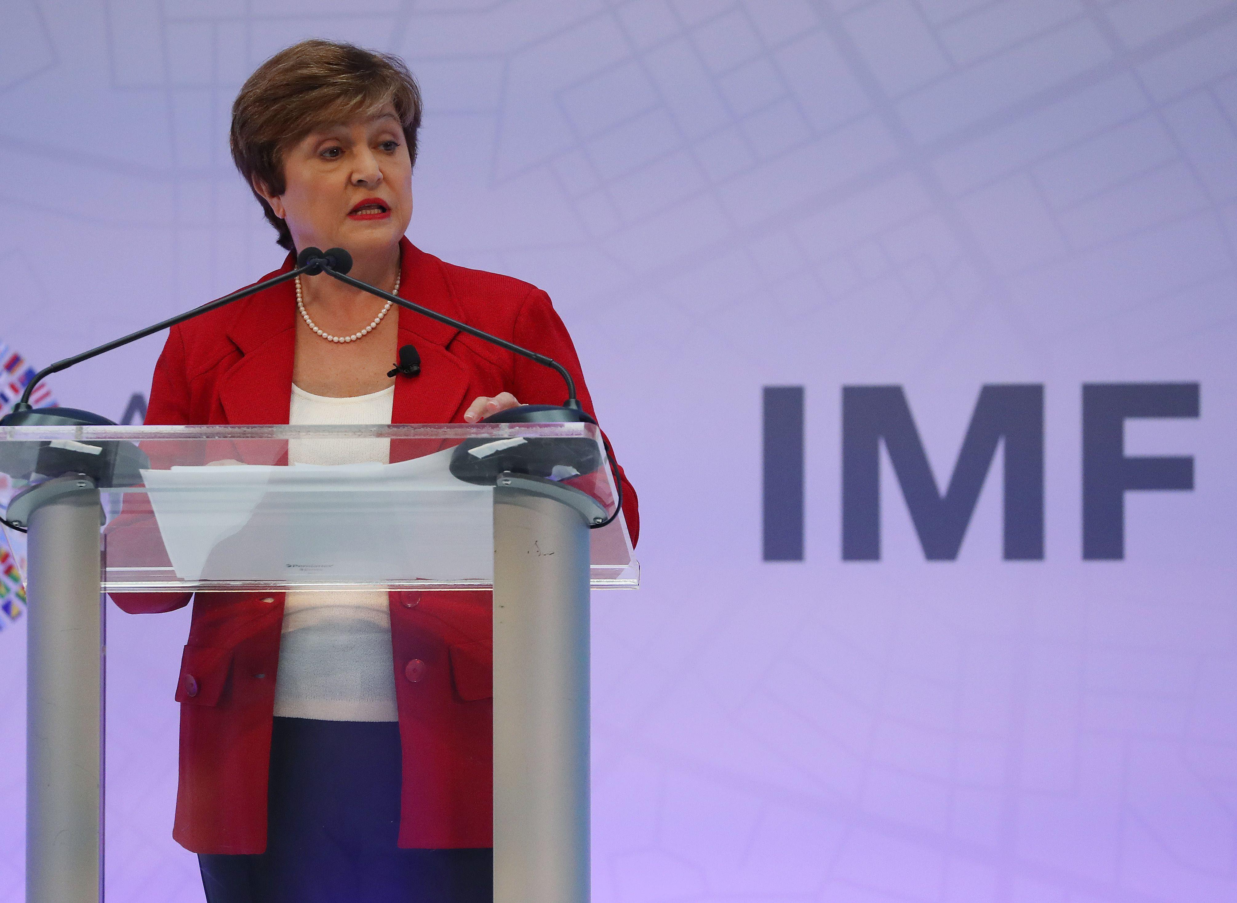 La nueva directora del FMI, Kristalina Georgieva, consideró que la guerra comercial entre Estados Unidos y China "está pasando factura". (Foto: AFP)