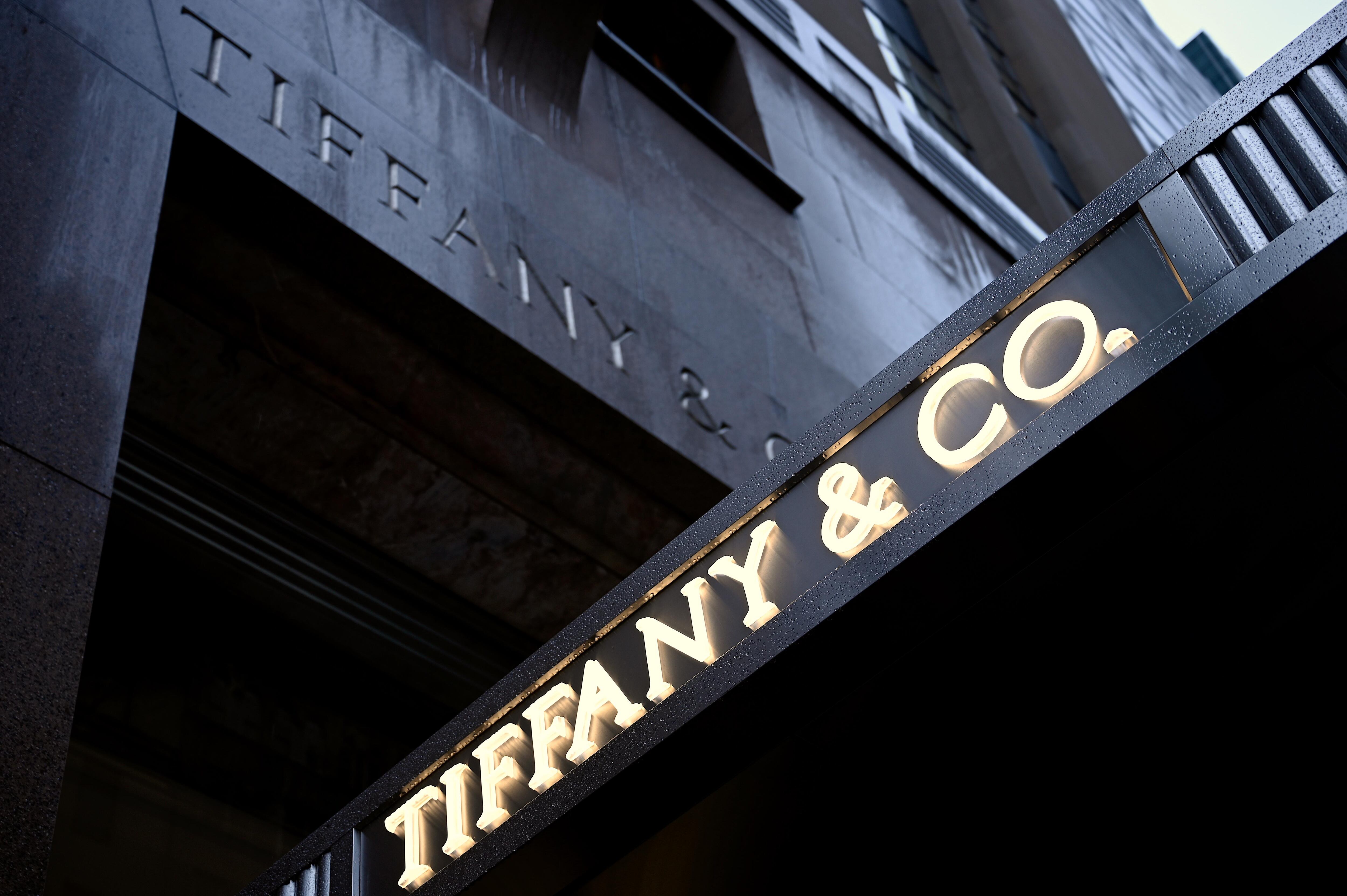 The logo of luxury jewelry and specialty retailer Tiffany & Co is seen on 5th Avenue in Manhattan on October 27, 2019  in New York City. - LVMH, the French owner of Louis Vuitton, is exploring a takeover of Tiffany & Co to expand in the US jewelry market, according to reports. (Photo by Johannes EISELE / AFP)
