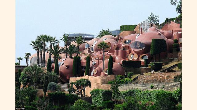 3. Palais Bulles, sur-este de Francia. Precio: US$ 455 millones. Construida entre 1975 y 1989, y con espectaculares vistas al Mar Mediterráneo, Palais Bulles (o Palacio de las Burbujas), representa las ideas fundamentales del arquitecto húngaro Antti Lova