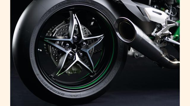 Esta superbike también incluye frenos de competencia de la marca Brembo, así como sistemas de control de tracción y de aceleración. (Foto: Kawasaki)