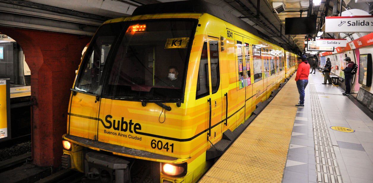 El Subte de Buenos Aires es un sistema de tránsito conformado por una red de trenes subterráneos y una línea de tranvías que sirve al área de la ciudad capital de Argentina. (Foto: Clarín)