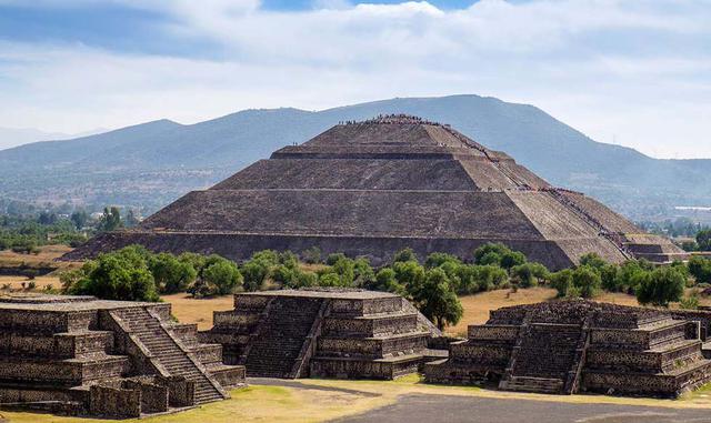 TEOTIHUACÁN, MÉXICO. Uno de los mayores centros urbanos de su época, Teotihuacán fue descubierta por el pueblo mexica, pero construida por una civilización prehispánica anterior a ellos. La ciudad ya fue encontrada abandonada y poco se sabe sobre su civil