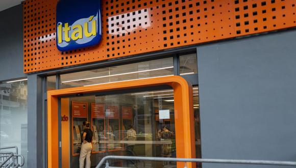 Customers use automated teller machines (ATM) at an Itau bank branch in Rio de Janeiro, Brazil, on Thursday, May 4, 2023.