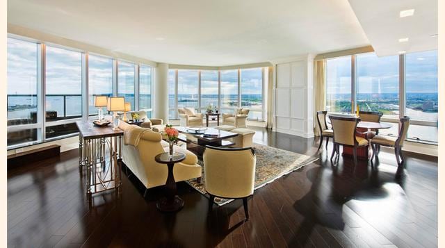 “The Penthouse Collection” es un trío de departamentos  valorizado en US$ 118.5 millones. Forman una mansión de 1,440 m2 en la cima del Hotel Ritz-Carlton. (Foto: Expansion)