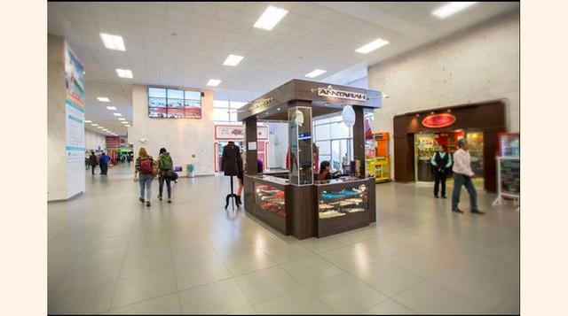 La entrada al aeropuerto luce así en la actualidad y el área de la terminal de pasajeros se incrementó más del 50% (6,500 m2).