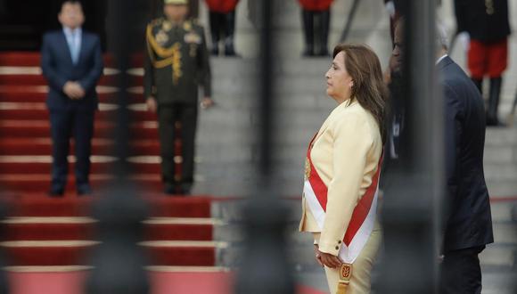 La señora Dina Boluarte aparece más sola y débil que nunca. Aunque, pensándolo bien, la presidente siempre estuvo sola. Foto: GEC